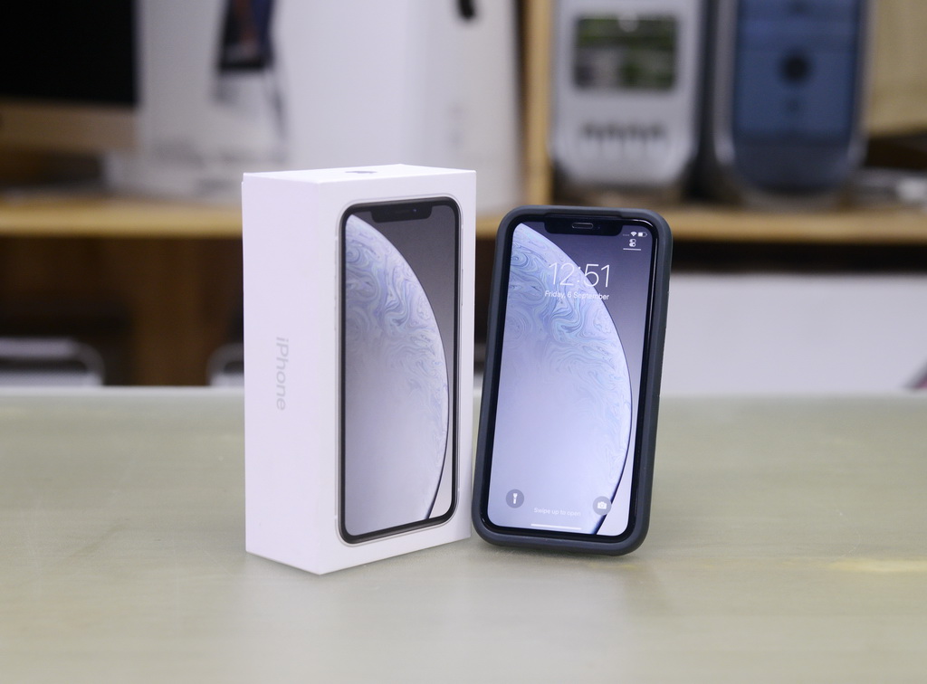 iPhone XR 2018 / 128GB / White / Case / FullBox