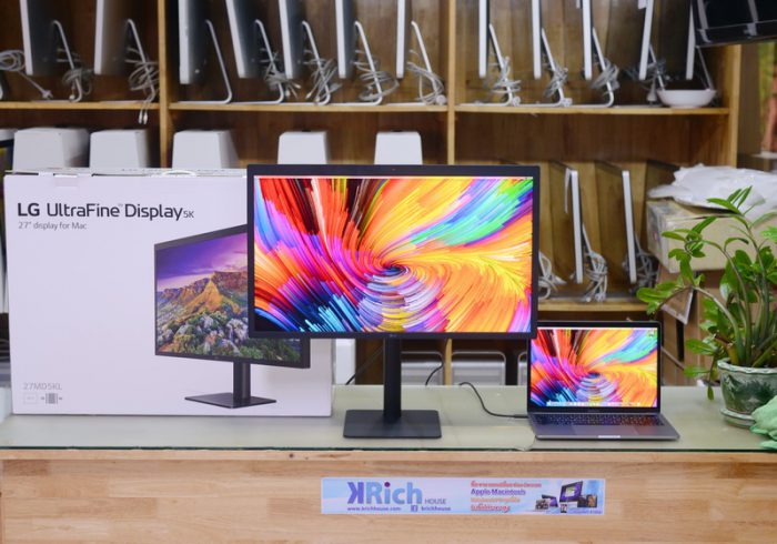 LG UltraFine 5K 27-inch / Wrt. 01-07-2020 / Full Box