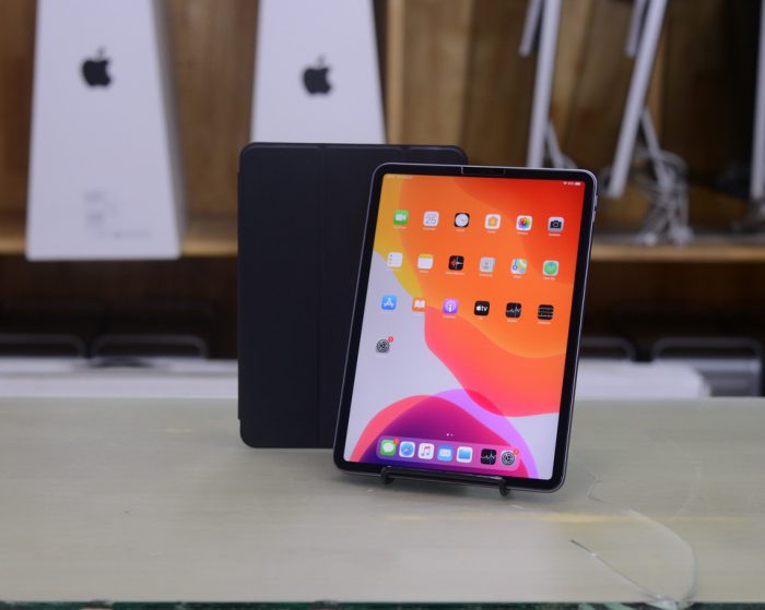 iPad Pro 11-inch 256GB Wi-Fi ( Space Grey ) Apple Warranty 15-02-2021 + Smart Case