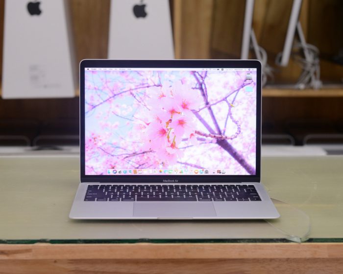 MacBook Air 13-inch Core i5 1.6GHz. RAM 8GB. SSD 128GB. 2019. Silver Apple Care+ Warranty 12-08-2022