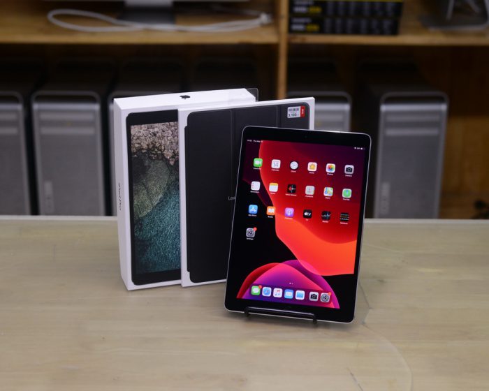 iPad Pro 10.5-inch 512GB Wi-Fi + Cellular ( Space Grey ) Full Box + Smart Case