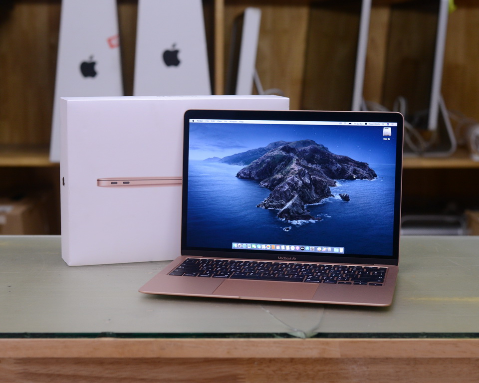MacBook Air 13-inch 4-Core i7 1.2GHz. RAM 16GB. SSD 512GB. 2020. Gold ( CTO  ) Full Box AppleCare+ Warranty 16-06-2023