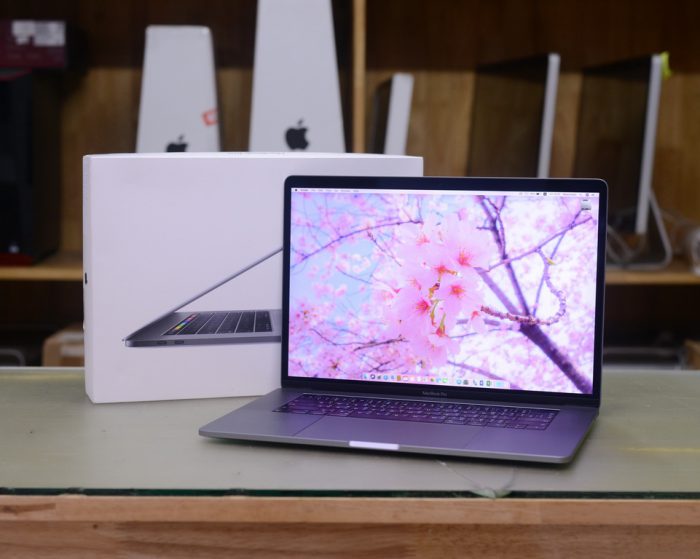 MacBook Pro Retina 15-inch 6-Core i7 2.6GHz. Ram 16GB. SSD 512GB. Touch Bar 2018. ( Space Grey ) Full Box AppleCare Warranty 17-11-2021