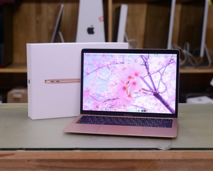 MacBook Air 13-inch Core i5 1.6GHz. RAM 8GB. SSD 128GB. 2019. ( Gold ) Full Box Apple Warranty 11-10-2020