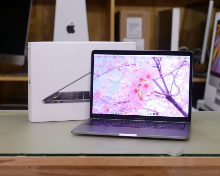 MacBook Pro 13-inch 4-Core i5 1.4GHz. RAM 8GB. SSD 256GB. 2019. Touch Bar ( Space Grey ) Full Box Apple Warranty 24-11-2020 ( New Display )