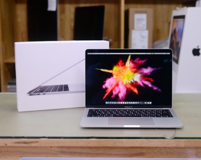 MacBook Pro Retina 13-inch 4-Core i5 2.3GHz. Ram 8GB. SSD 512GB. Touch Bar 2018. (Silver) Full Box