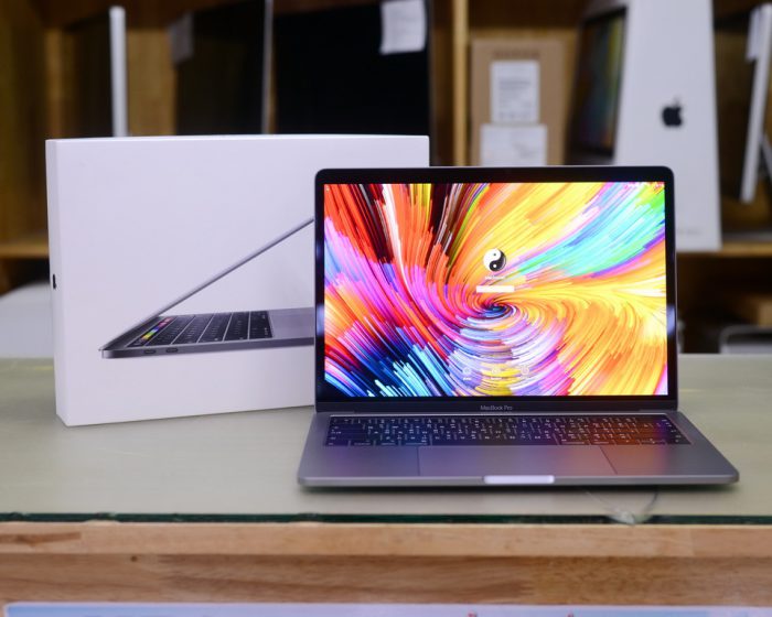 MacBook Pro Retina 13-inch Quad Core i5 2.4GHz. RAM 8GB. SSD 256GB. 2019. ( Space Grey ) Full Box