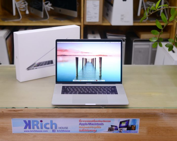 MacBook Pro 15-inch 2018 (Silver) 6-Core i7 2.2GHz RAM 16GB SSD 256GB Radeon Pro 555X (4GB) / Full Box / New Display