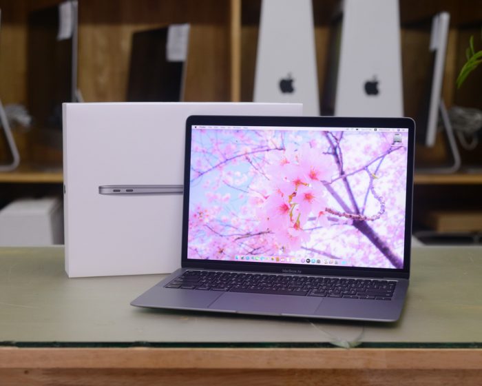 MacBook Air 13-inch Quad-Core i5 1.1GHz. RAM 8GB. SSD 512GB. 2020. TOP MODEL ( Space Gray ) Full Box Apple Warranty 26-04-2021