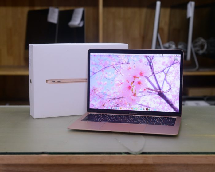 MacBook Air 13-inch Core i5 1.6GHz. RAM 8GB. SSD 128GB. 2019. ( Gold ) Full Box Apple Warranty 06-08-2021