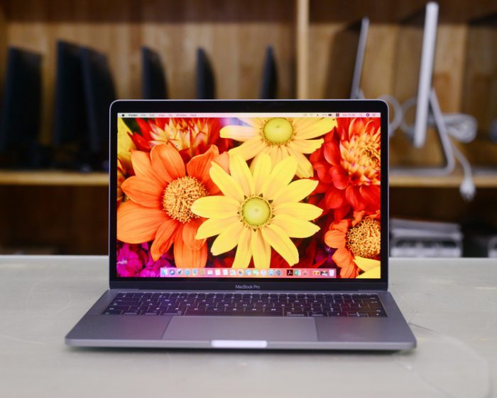 MacBook Pro 13″ 2017 No Touch Bar (Space Gray) i5 2.3GHz RAM 8GB SSD 128GB Iris Plus 640 (1.5GB) / UK Keyboard * New Top Case + New Display