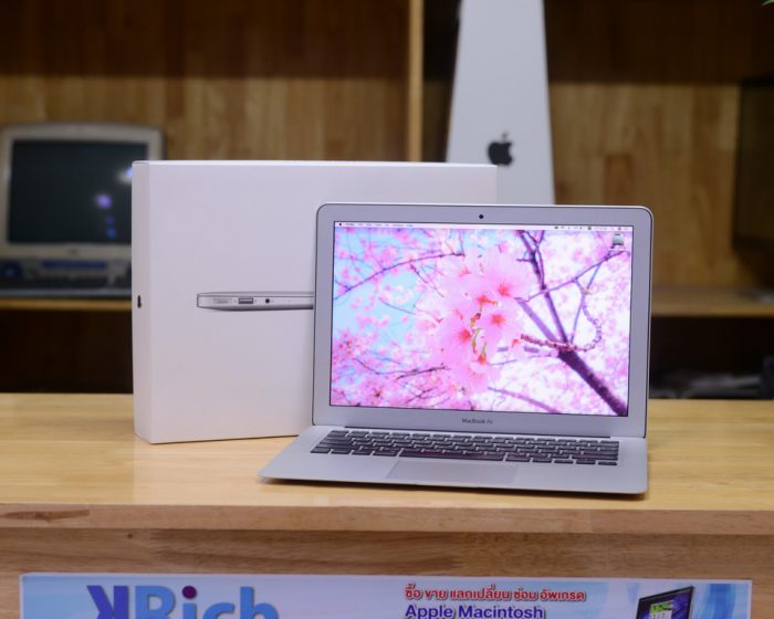 MacBook Air 13-inch Intel Core i5 1.3GHz. RAM 4GB. SSD 128GB. Mid 2013. Full Box