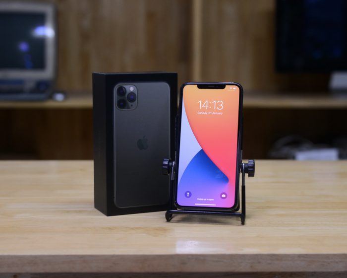 iPhone 11 Pro Max 256GB. ( Midnight Green ) + Box Apple Warranty 26-09-2021
