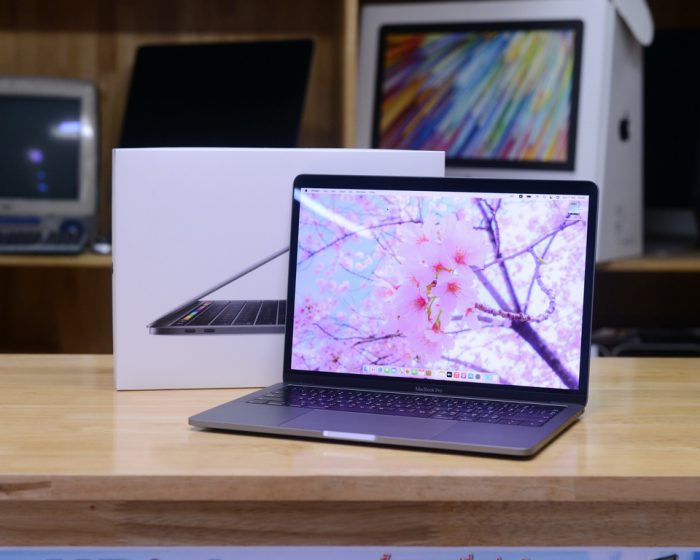 MacBook Pro 13-inch 4-Core i5 1.4GHz. RAM 8GB. SSD 128GB. 2019. Touch Bar ( Space Grey ) Full Box