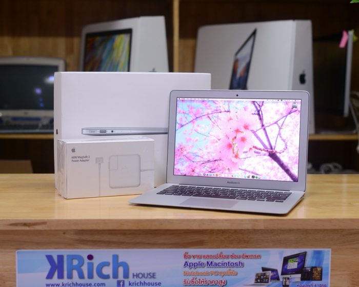 MacBook Air 13-inch Core i5 1.4GHz. RAM 4GB. SSD 128GB. Early 2014. Full Box ( New Adapter )