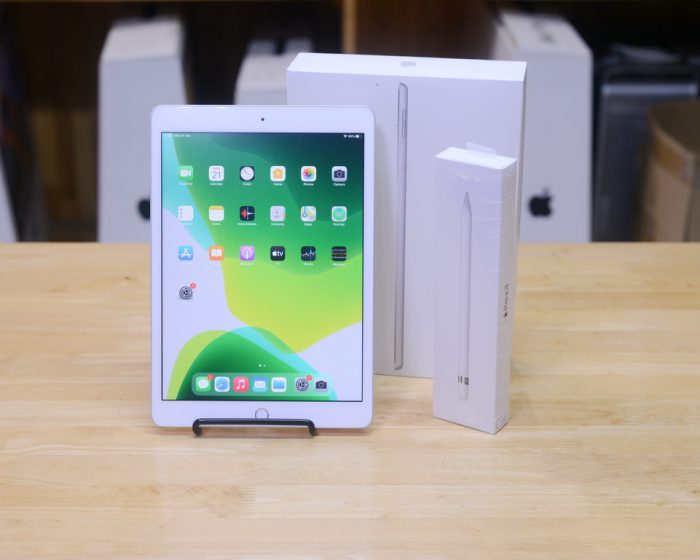 iPad 8 (Silver) 2020 Wi-Fi 128GB / Box * Apple Warranty ( iPad ) 15-11-2021 + * Apple Warranty ( pencil ) 24-11-2021