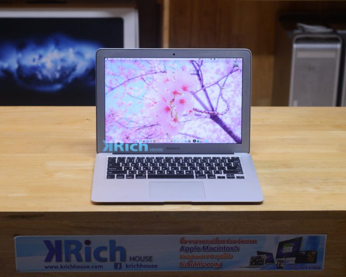 MacBook Air 13-inch Early 2015. Intel Core i5 1.6GHz Ram 8GB SSD 128GB