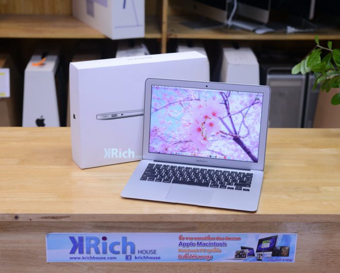 MacBook Air 13-inch 2017. Intel Core i5 1.8GHz. RAM 8GB. SSD 128GB. Full Box