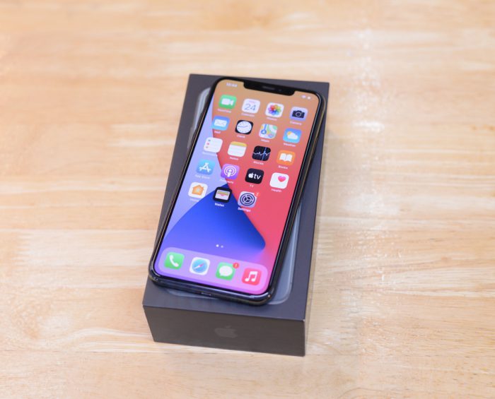 iPhone 11 Pro Max 512GB Midnight Green / Fast Charge Adapter
