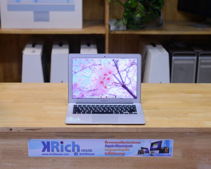 MacBook Air 13-inch 2017. Intel Core i5 1.8GHz. RAM 8GB. SSD 256GB. ( New Battery )