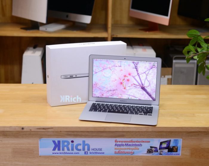 MacBook Air 13-inch Mid 2013. ( CTO ) Intel Core i5 1.3GHz. RAM 8GB. SSD 256GB. Full Box ( New Battery )