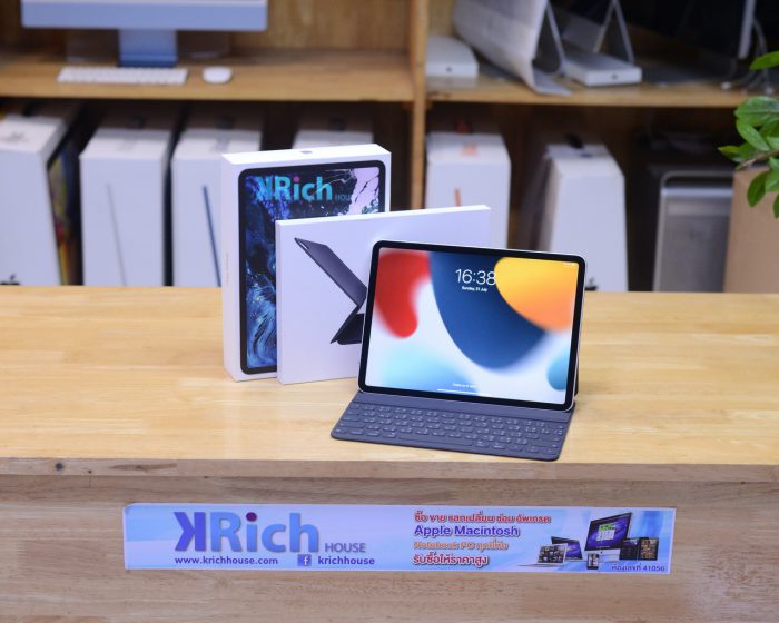 iPad Pro 11-inch 2018 ( Gen 1 ) 64GB Wi-Fi ( Silver ) Full Box + Smart Keyboard Folio Full Box