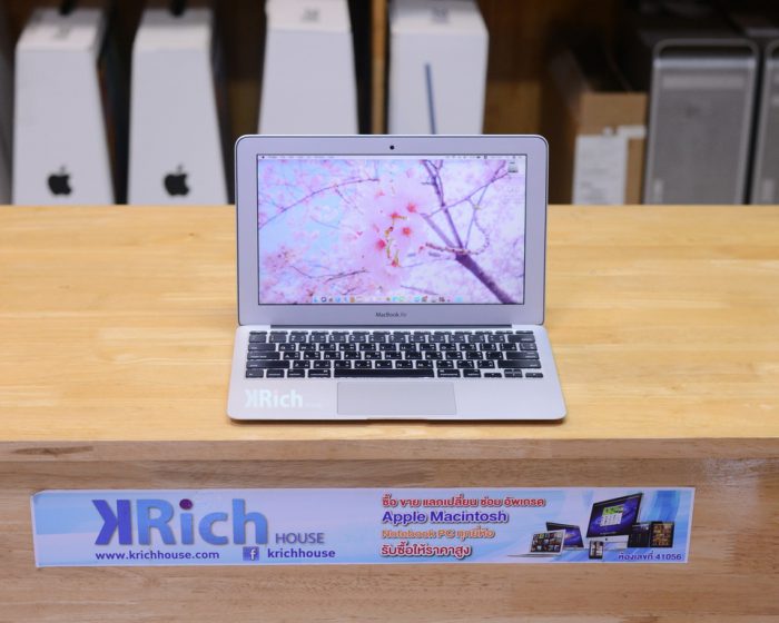 MacBook Air 11-inch Mid 2013. Intel Core i5 1.3GHz. RAM 4GB. SSD 128GB. ( New Battery )