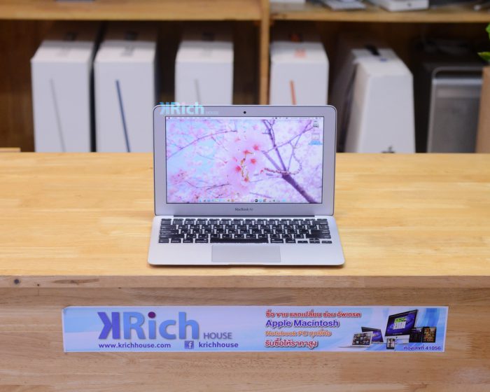 MacBook Air 11-inch Mid 2013. Intel Core i5 1.3GHz. RAM 4GB. SSD 128GB. ( New Battery )