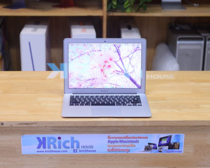 MacBook Air 13-inch Early 2015. Intel Core i5 1.6GHz Ram 8GB SSD 256GB ( New Battery )
