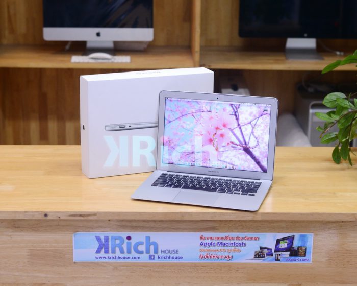 MacBook Air 13-inch 2017. Intel Core i5 1.8GHz. RAM 8GB. SSD 128GB. Full Box ( New Battery )