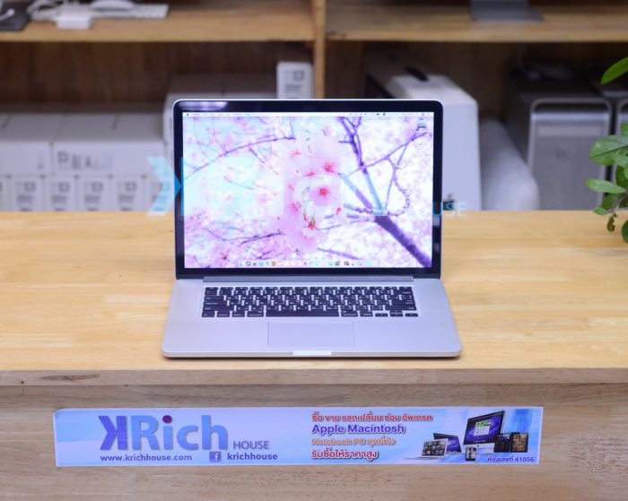 MacBook Pro Retina 15-inch Mid 2015. 4-Core i7 2.5GHz Ram 16GB SSD 512GB Top Model ( New Battery )