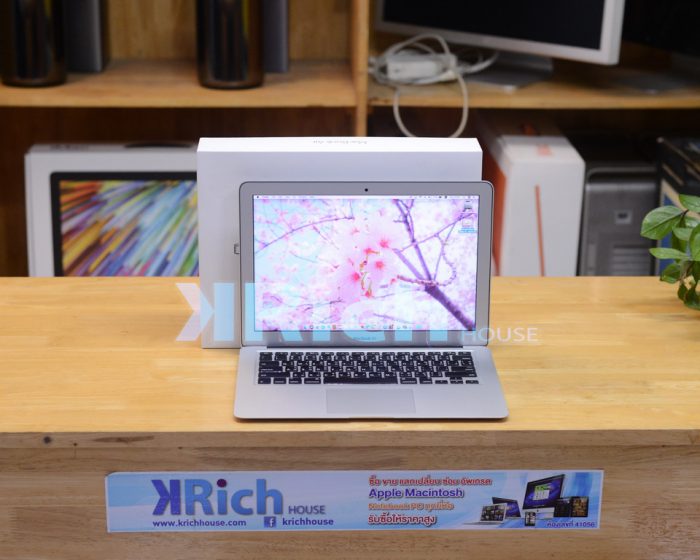 MacBook Air 13-inch 2017. Intel Core i5 1.8GHz. RAM 8GB. SSD 128GB. Full Box