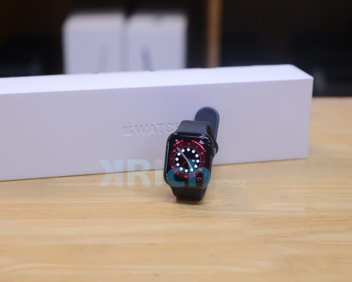 Apple Watch Series 5 CEL Stainless Steel Case 44mm. ( Space Black ) + Black Sport Band Full Box