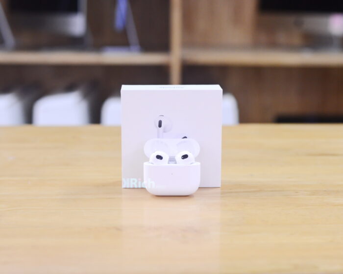 AirPods 3 Lightning Charging Case Apple Warranty 02-08-2025