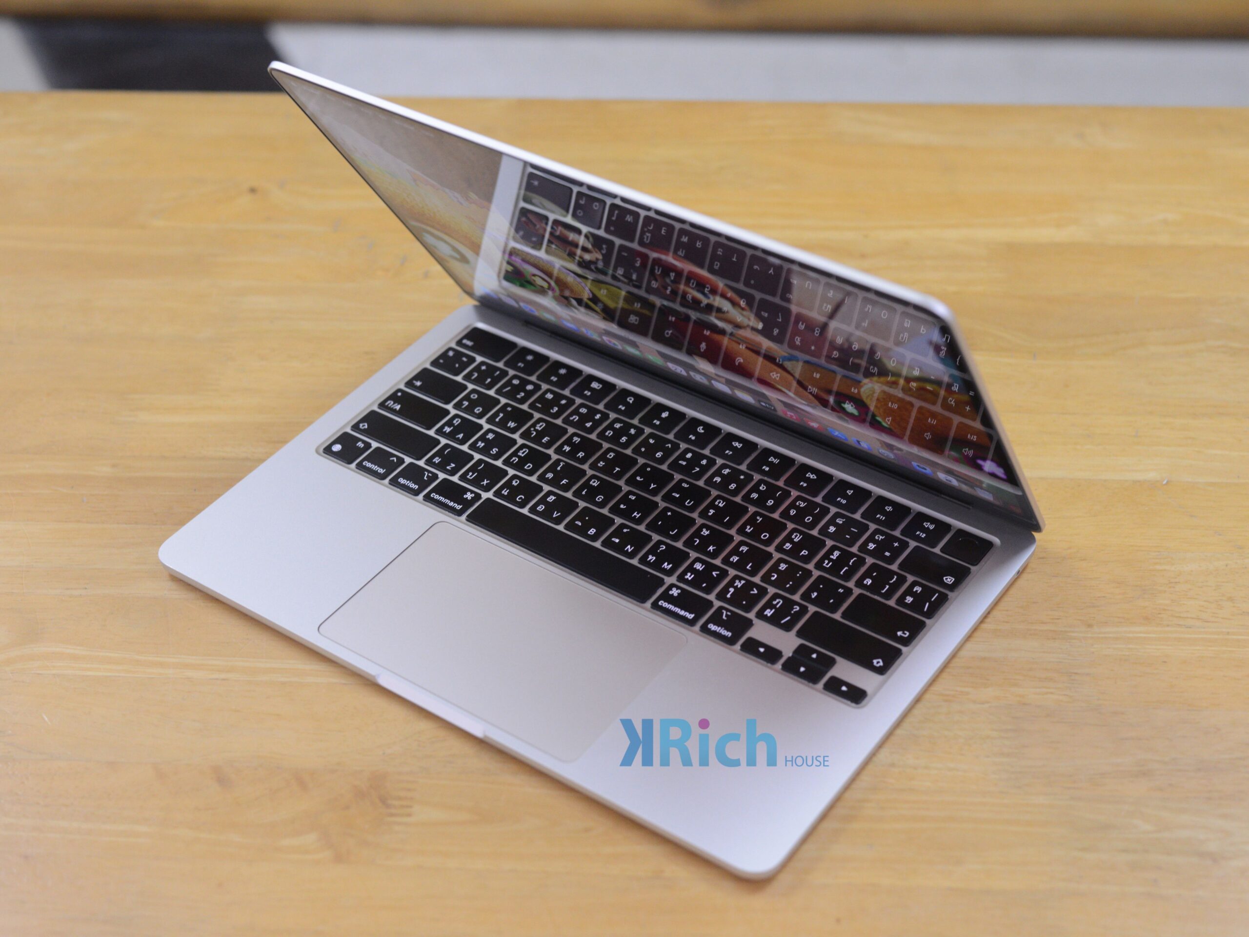 MacBook Air Liquid Retina 13-inch 2022 Apple M2 8-Core GPU 8-Core RAM 8GB SSD 512GB (Starlight) Full Box - Image 4