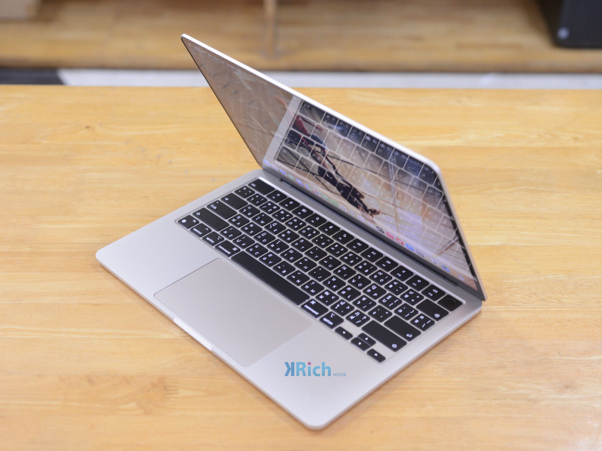 MacBook Air Liquid Retina 13-inch 2022 (CTO) Apple M2 8-Core GPU 8-Core RAM 16GB SSD 256GB (Starlight) Full Box Apple Warranty 20-03-2570 - Image 3