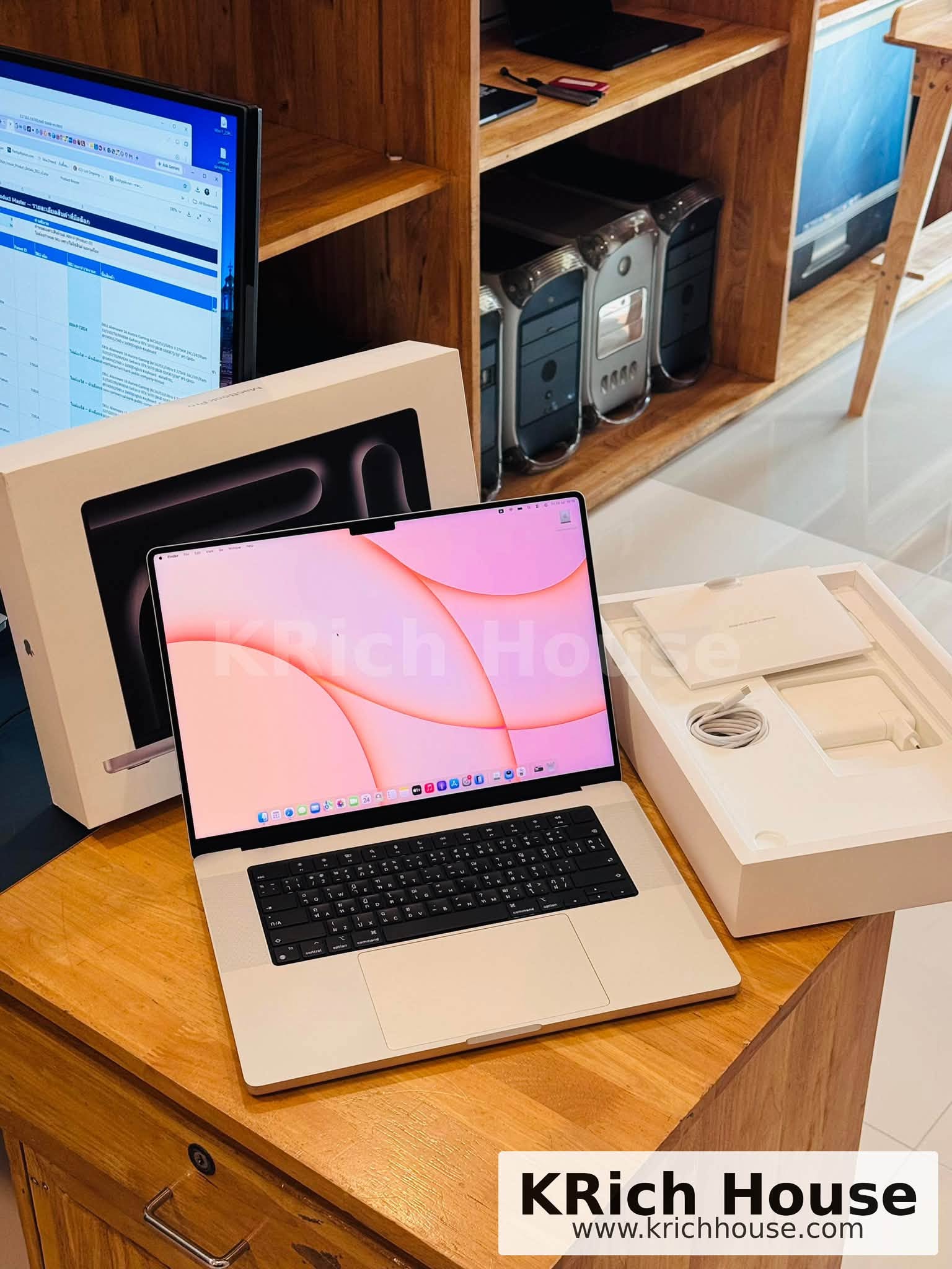 MacBook Pro 16 นิ้ว 2024 M4 Pro CPU 14-Core GPU 20-Core RAM 48GB SSD 512GB Silver สภาพ 99% พร้อมกล่อง