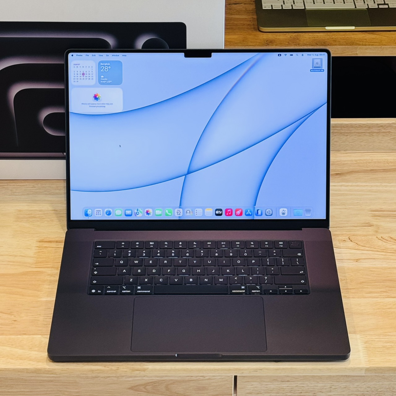 Apple MacBook Pro 16-inch 2026 Apple M5 Pro 18-Core CPU 20-Core GPU 24GB 1TB Space Black Used Like New Warranty until 6-08-2028