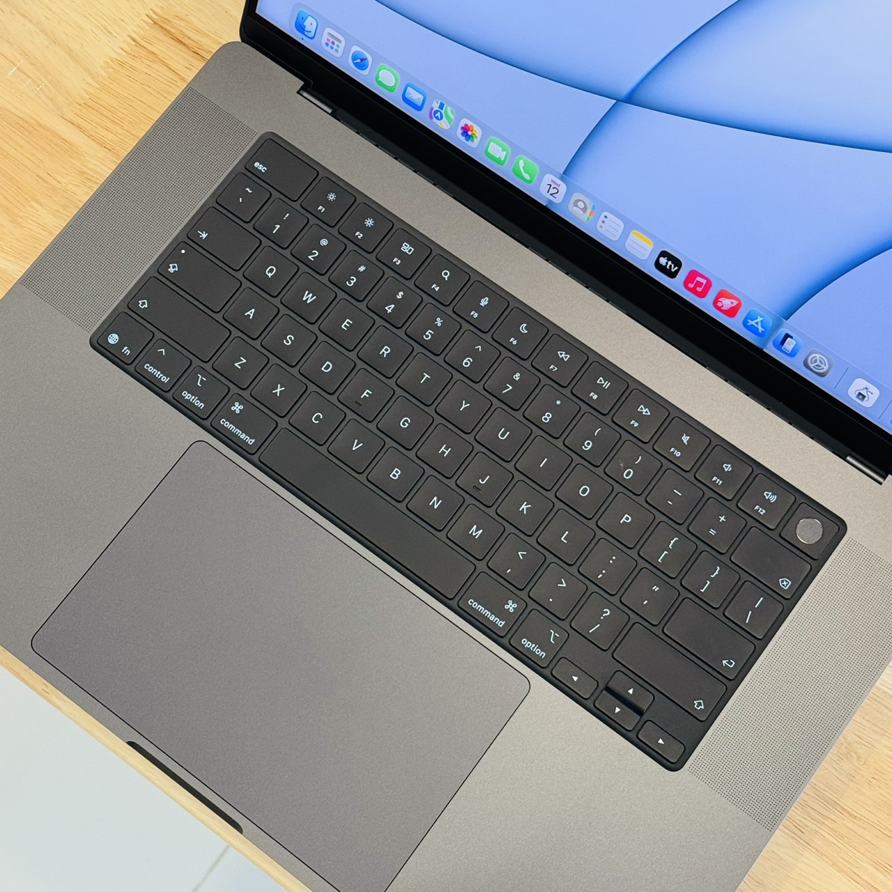 Apple MacBook Pro 16-inch 2026 Apple M5 Pro 18-Core CPU 20-Core GPU 24GB 1TB Space Black Used Like New Warranty until 6-08-2028 - Image 9