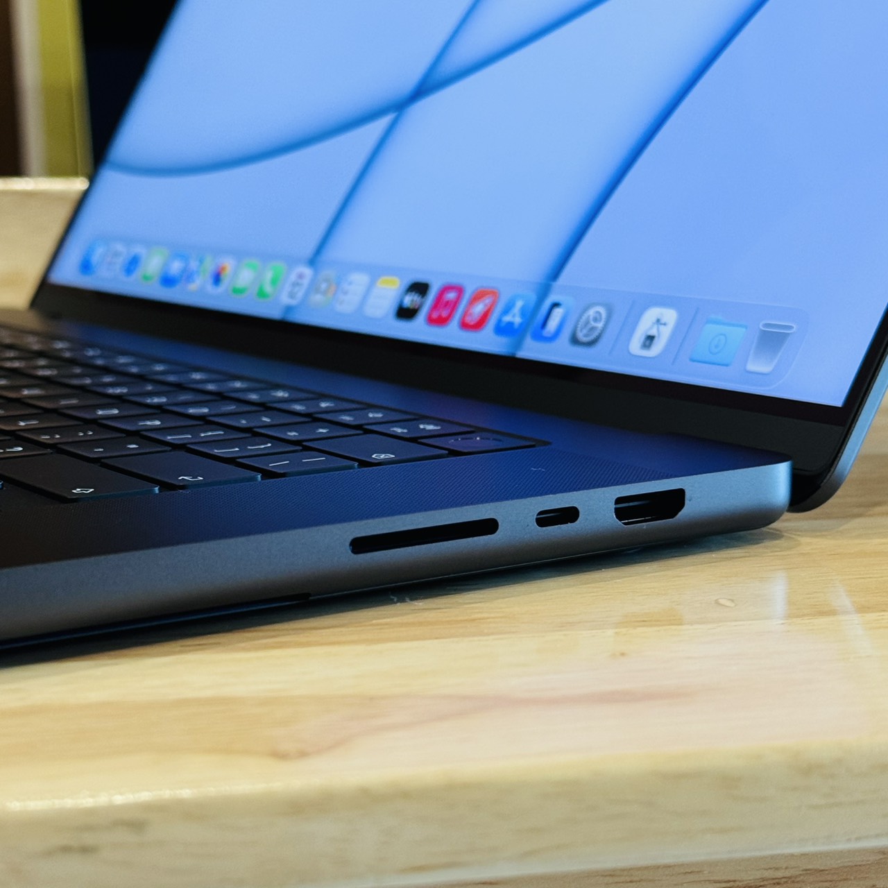 Apple MacBook Pro 16-inch 2026 Apple M5 Pro 18-Core CPU 20-Core GPU 24GB 1TB Space Black Used Like New Warranty until 6-08-2028 - Image 5