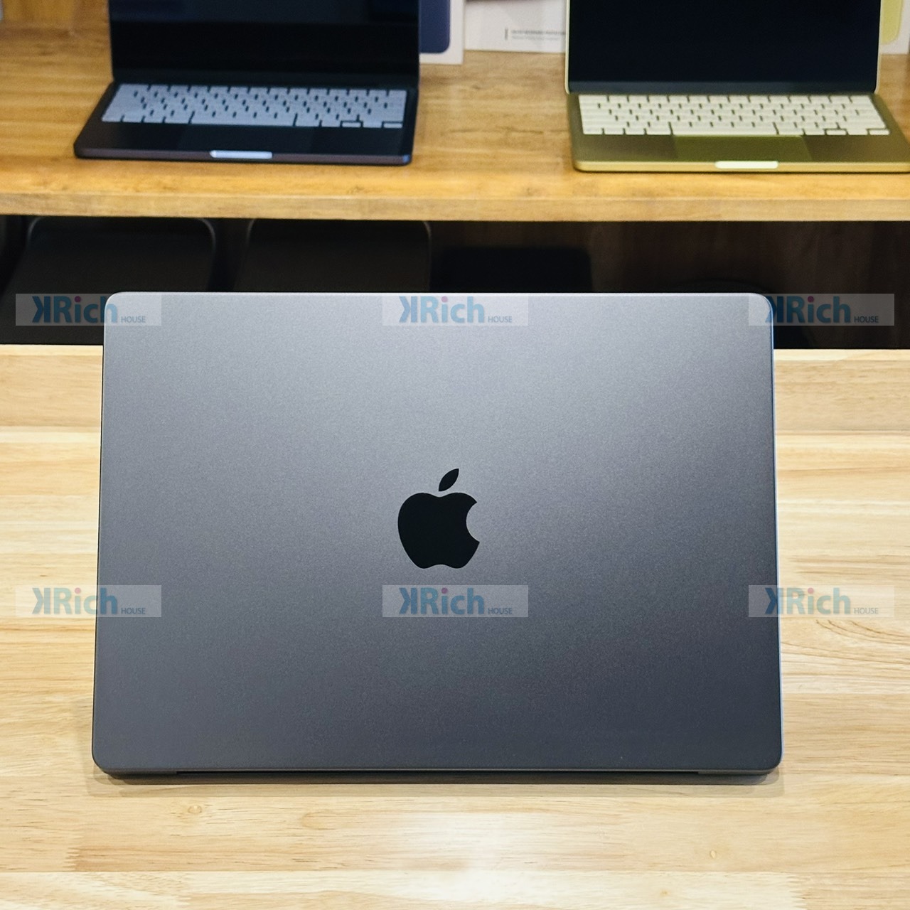 Apple MacBook Pro 14-inch (M5) 2025 Apple M5 10-Core CPU 10-Core GPU 16GB 1TB Space Black Used Like New KRich House Warranty until 04-08-70 - Image 2