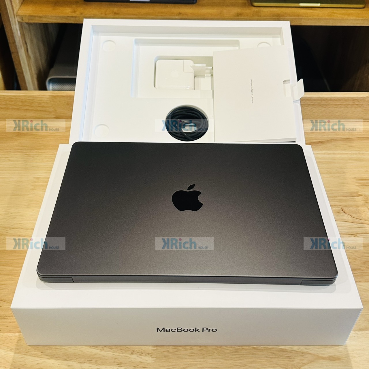 Apple MacBook Pro 14-inch (M5) 2025 Apple M5 10-Core CPU 10-Core GPU 16GB 1TB Space Black Used Like New KRich House Warranty until 04-08-70 - Image 3