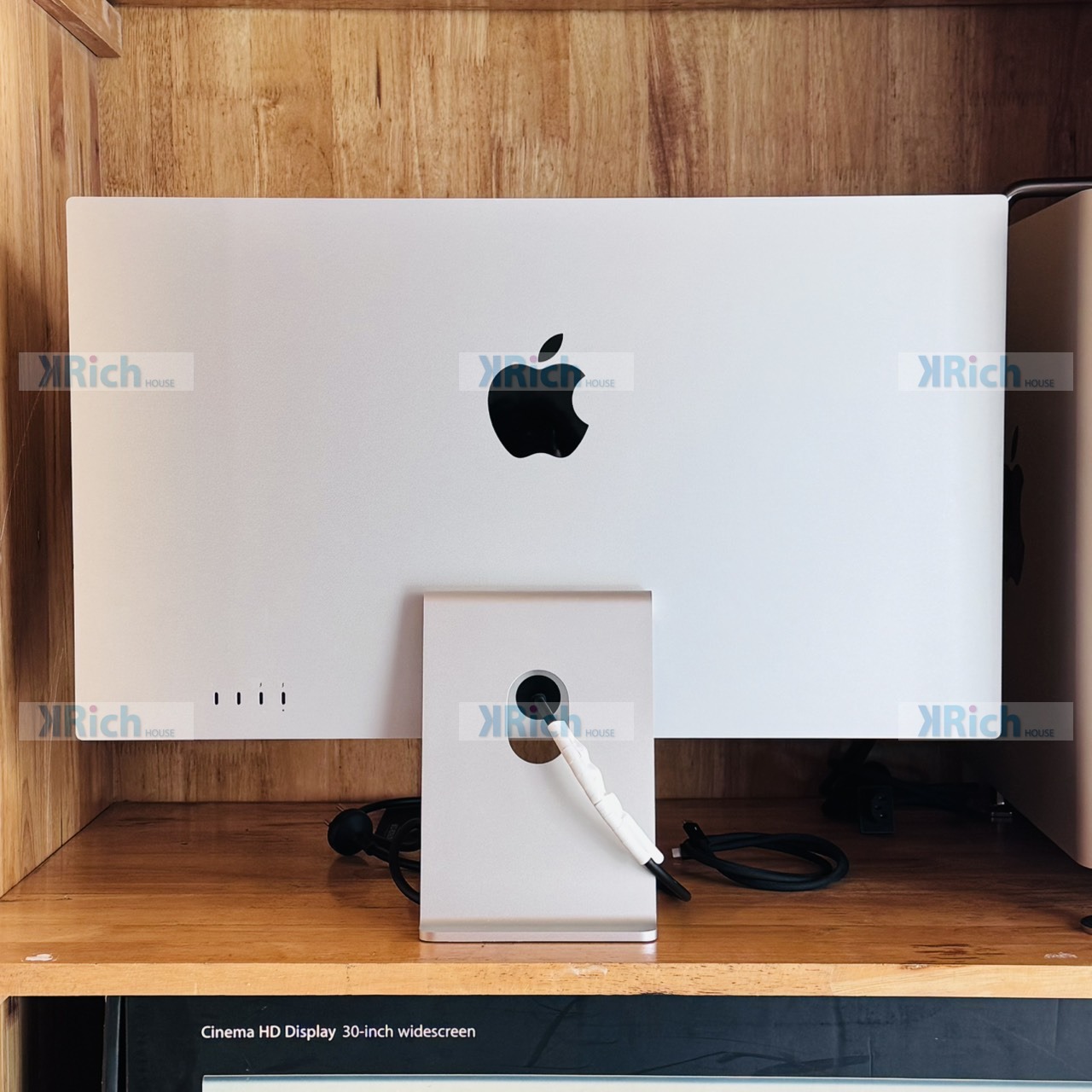 Apple Studio Display (2026) 27-inch 5K Retina Silver Used Limited Warranty until June 11, 2027 - Image 5