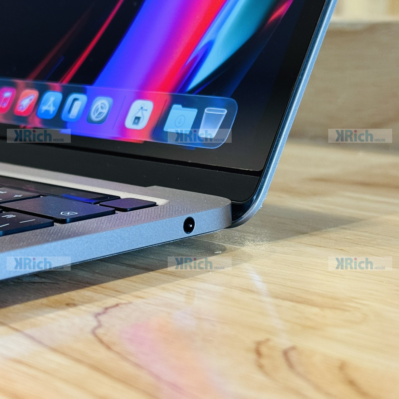 Apple MacBook Pro 13-inch (M1, 2020) 8-Core CPU 8-Core GPU 8GB 256GB Used 1-Month Warranty - Image 4