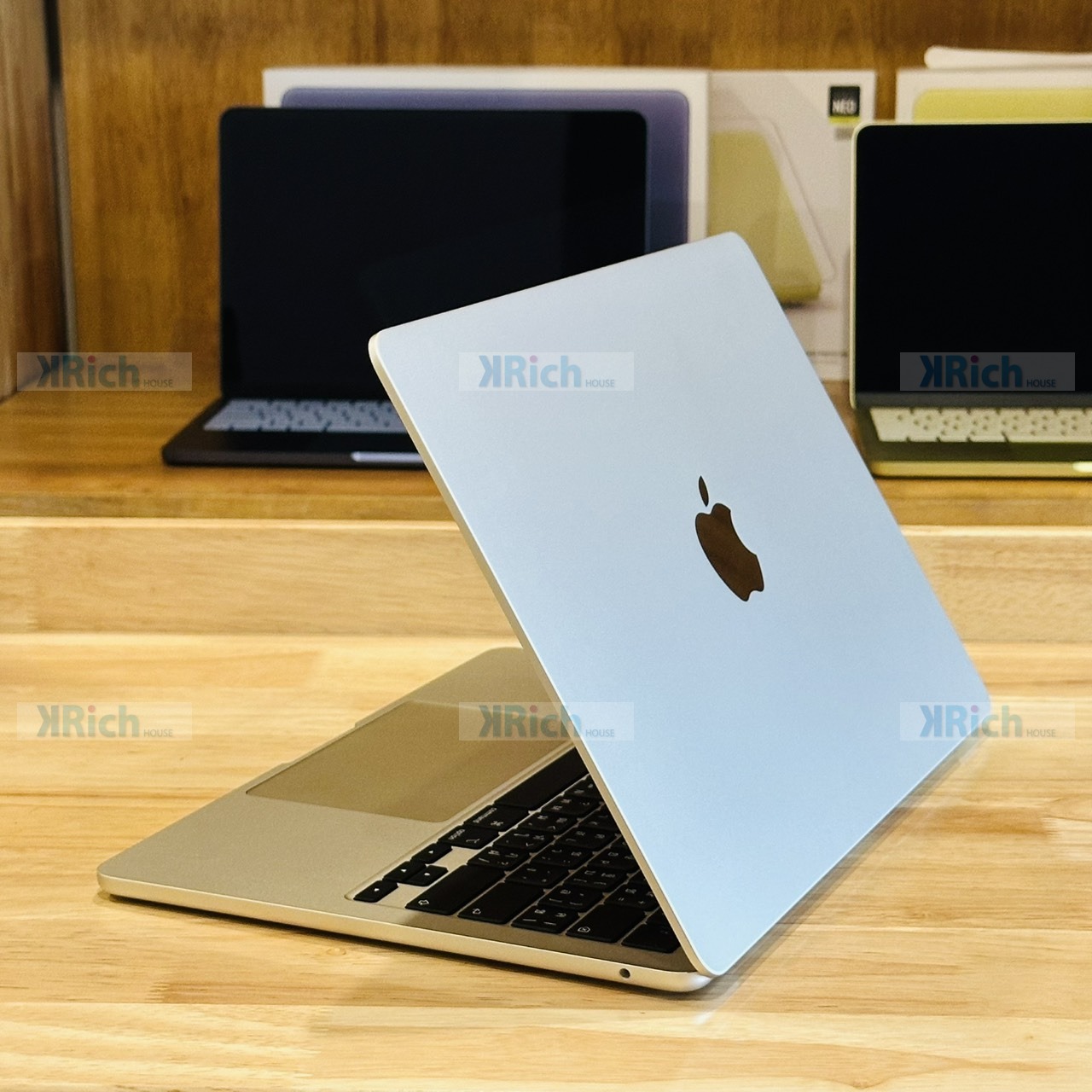Apple MacBook Air (13-inch, M5) 2026 Apple M5 10-Core CPU 10-Core GPU 16GB 1TB Starlight Pre-owned Store Warranty until 15 June 2027 - Image 5