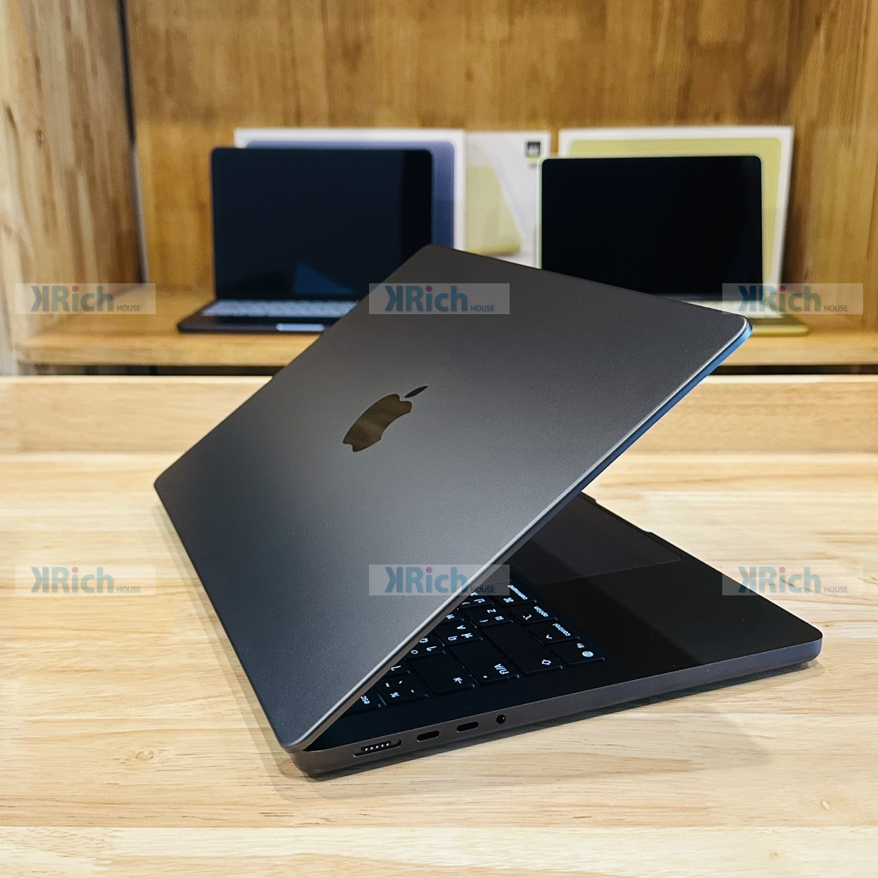 Apple MacBook Pro 14-inch (M5) 2025 Apple M5 10-Core CPU 10-Core GPU 16GB 1TB Space Black Used Like New KRich House Warranty until 04-08-70 - Image 5