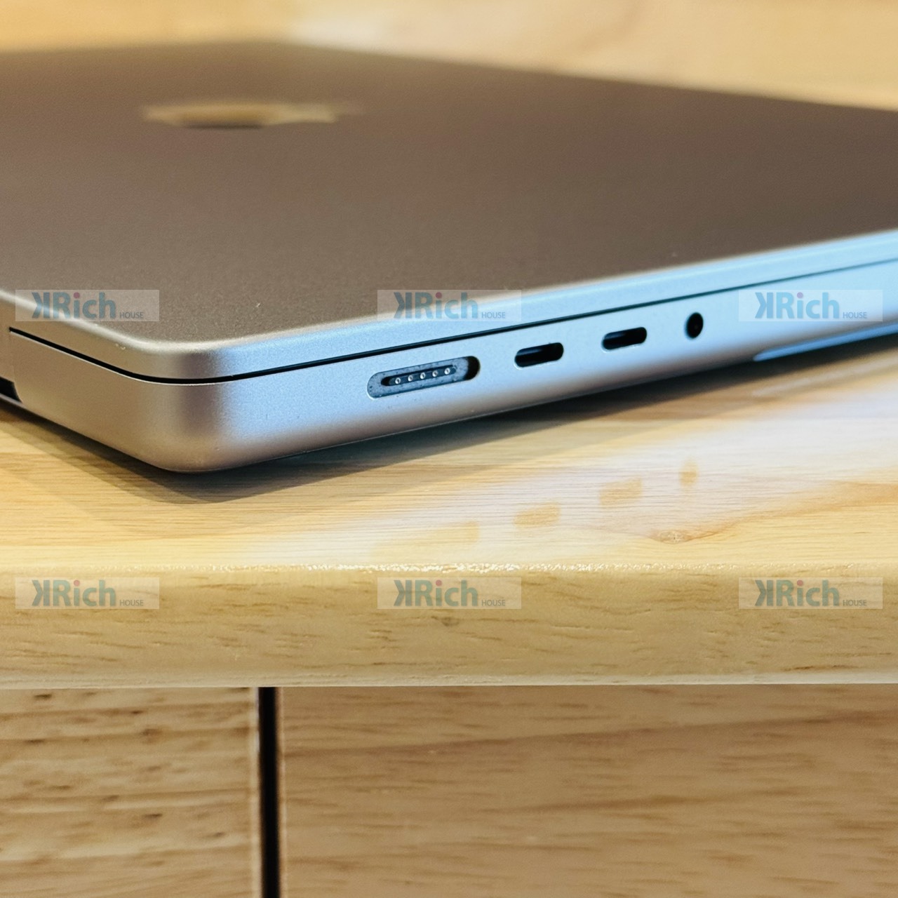 Apple MacBook Pro 16-inch (2023) M2 Max 12-Core CPU 30-Core GPU 32GB 1TB Space Gray Used 1-Month Warranty - Image 8