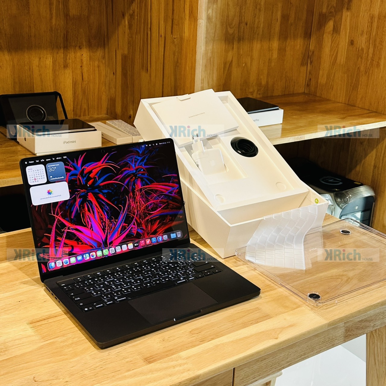 Apple MacBook Pro (14-inch, M5) MacBook Pro 14-inch (M5, 2025) 10-Core CPU 10-Core GPU 16GB 1TB Space Black Used, Center Warranty until 17 Jun 2027