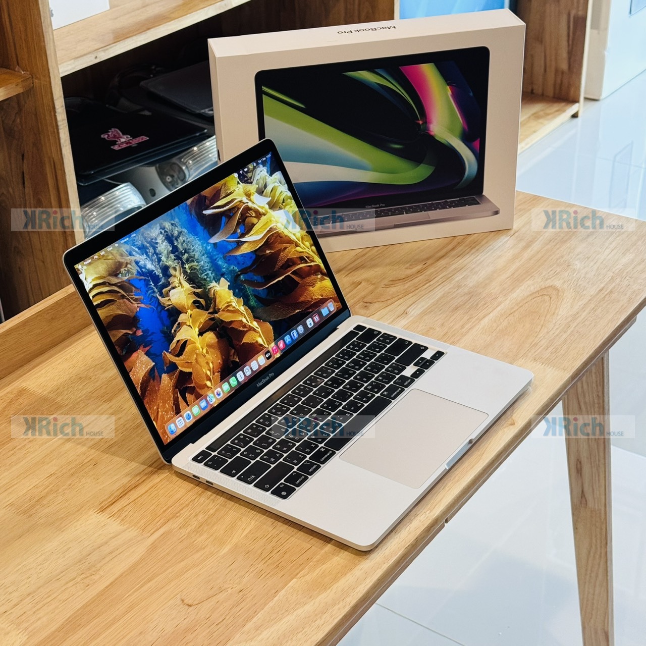 Apple MacBook Pro 13-inch (M2, 2022) MacBook Pro 13-inch (M2, 2022) 8-Core CPU 10-Core GPU 8GB 256GB Silver Used 1-Month Warranty - Image 2