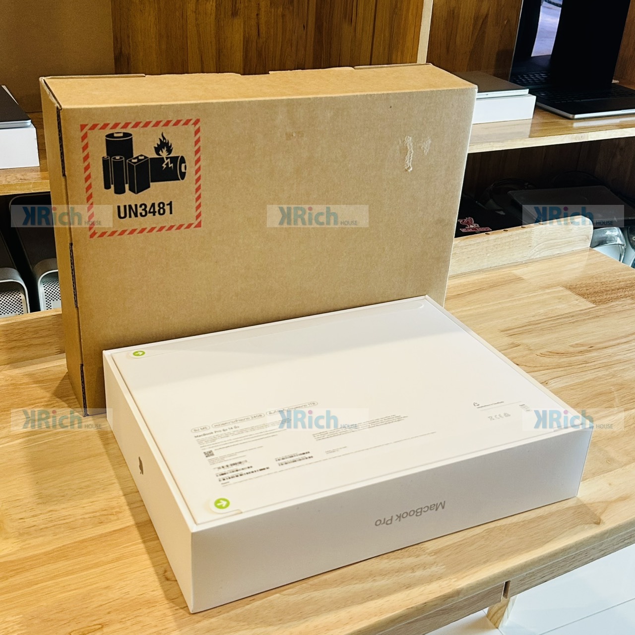 Apple MacBook Pro 14-inch (M5) MacBook Pro 14-inch (M5) 2025 M5 10-Core CPU 10-Core GPU 24GB 1TB Silver New Unopened 1-Year Warranty - Image 3